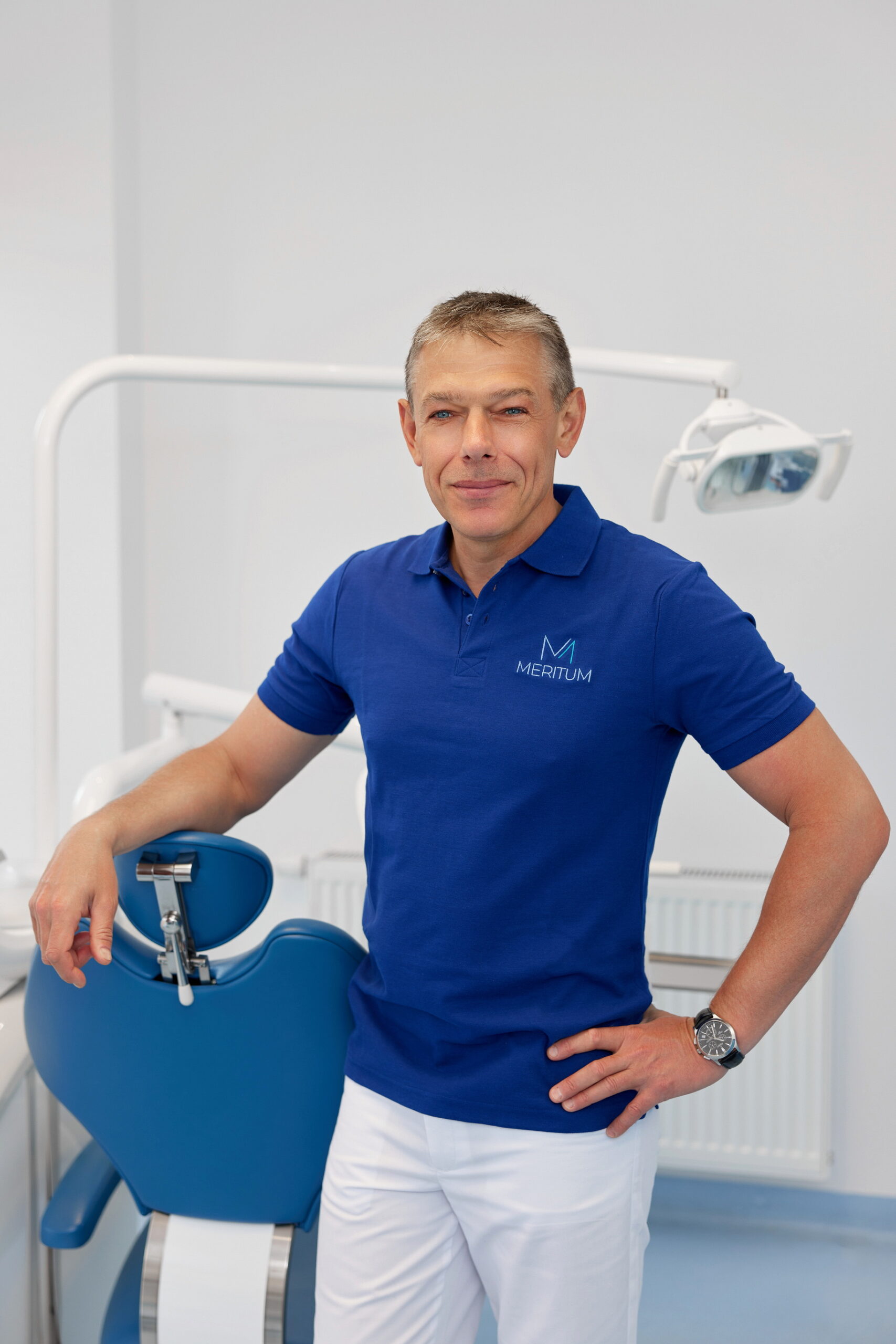 lek dent Michał Ostrowski ortodonta Invisalign aparaty stałe Meritum Łódź