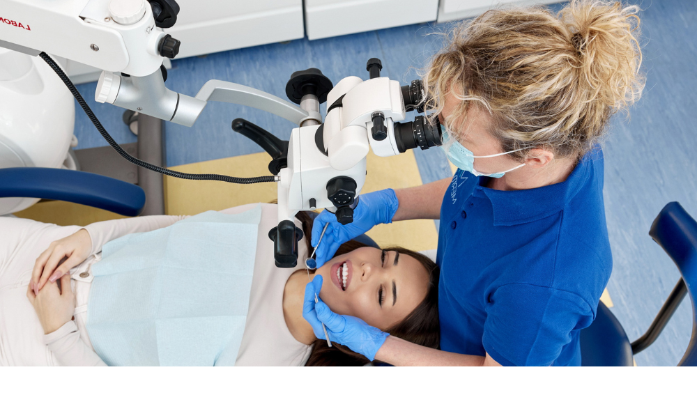 leczenie kanałowe pod mikroskopem stomatologicznym zabieg endodontyczny Łódź